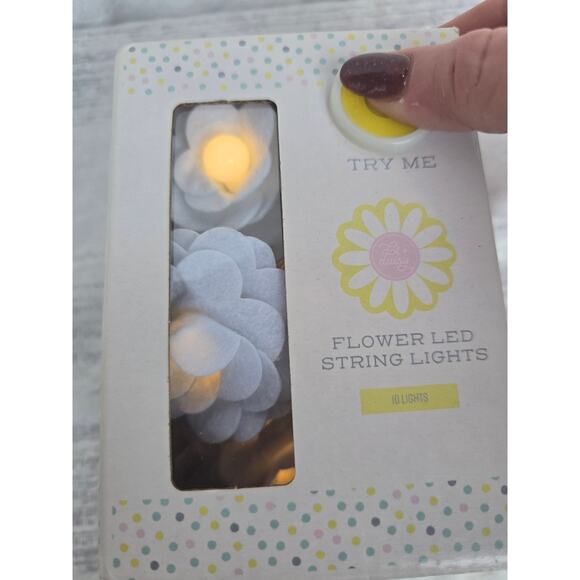 LED Daisy Flower String Lights 10-Count Battery Operated NIB - Picture 2 of 5